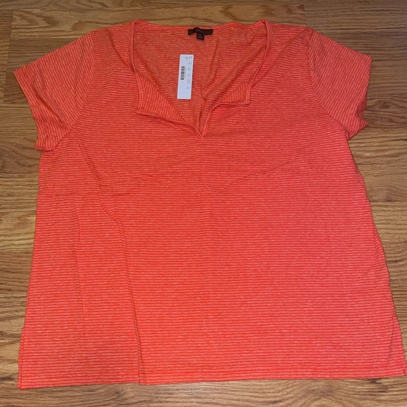 J crew split neck T-shirt - Picture 3 of 5